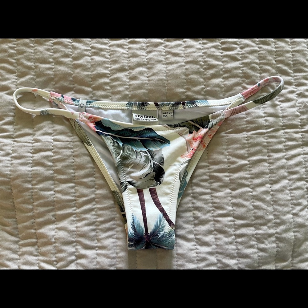 Rhythm MED cream floral bikini bottom new w/ liner